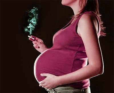 Курение сигарет во время беременности вызывает мутацию ДНК плода.