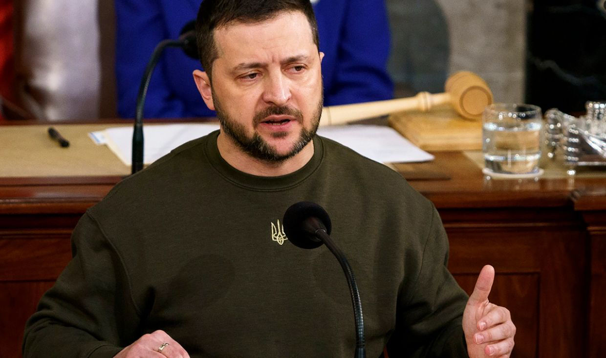 Зеленский: Интенсивность боев у Бахмута нарастает.
