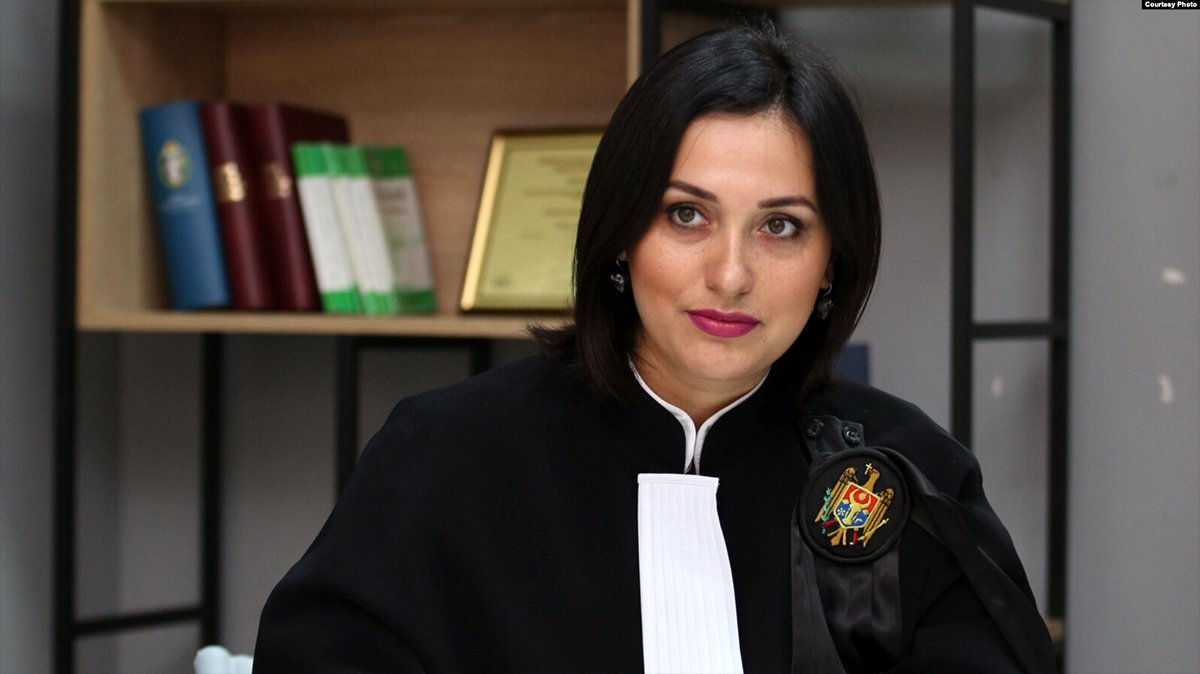 Sanduța: M-au demis pentru postările în care scriam „Privet, Maia”.