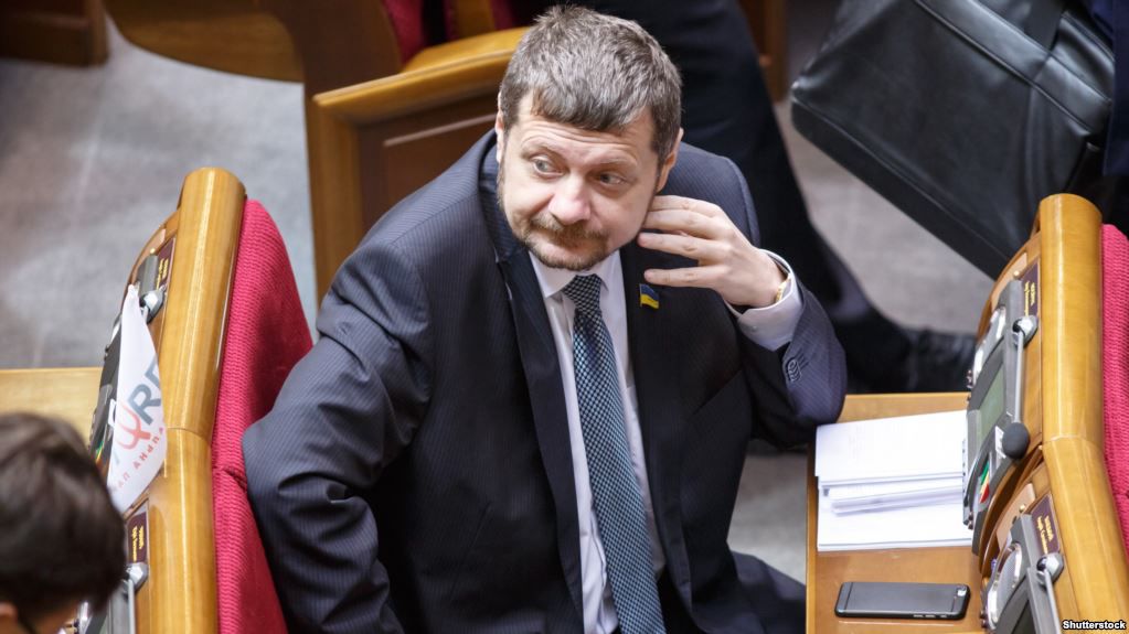 Депутат Рады назвал отказ суда арестовать Саакашвили пощечиной Порошенко.
