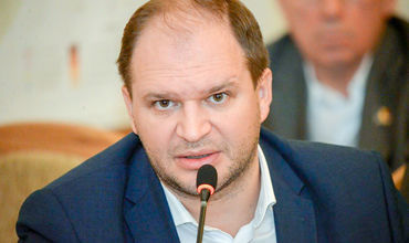 Советник заверил, что проблема кроется в неверной транспортной политике.