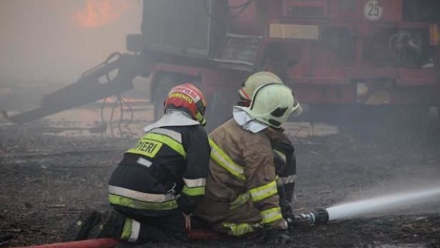 Из-за складированных сухих веток в столице повышен риск возникновения пожаров.