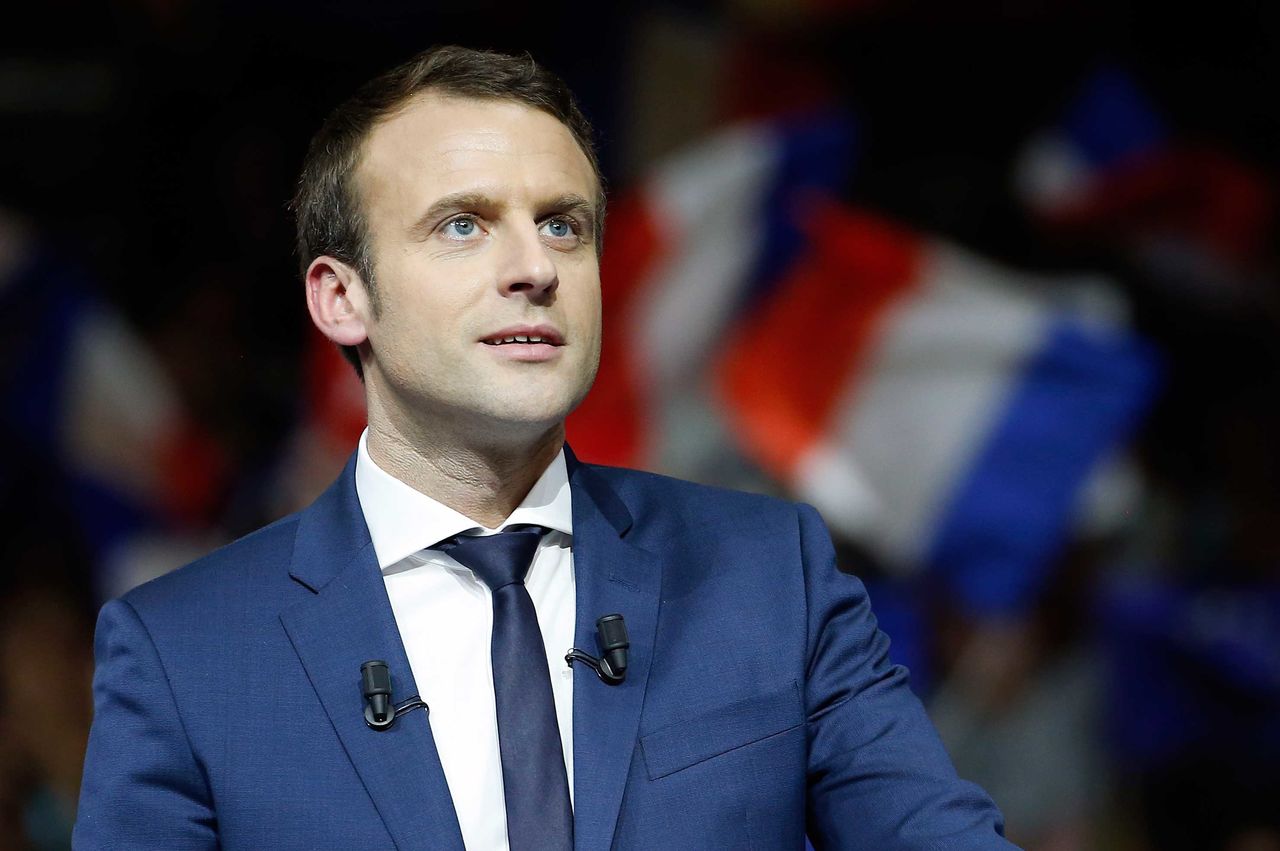 Emmanuel Macron propune o „cale radical nouă” pentru Franța și o reformă a instituțiilor. 