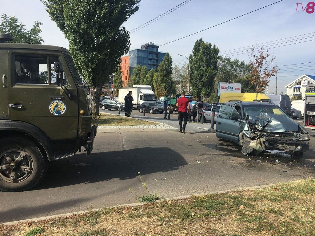 Выехавший на "встречку" водитель потерял сознание за рулем.