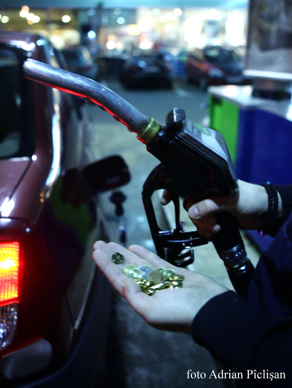 Scumpiri în lanţ! Încă o companie petrolieră din ţară anunţă scumpirea carburanţilor.
