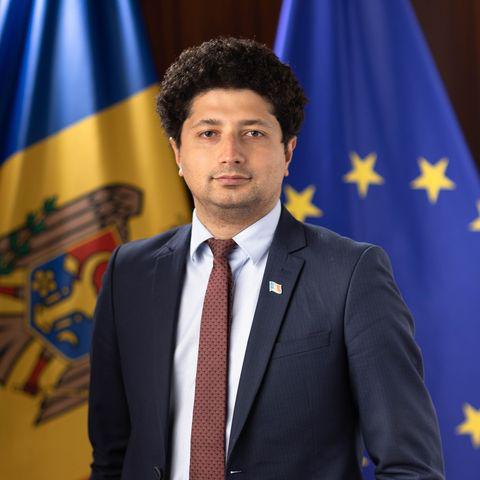 Депутат PAS Раду Мариан.
