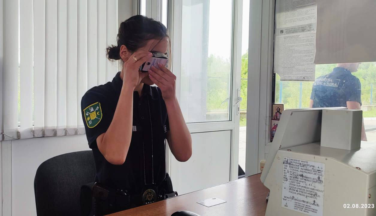 Молдавские пограничники изъяли у жителя Единецкого района поддельные водительские права.