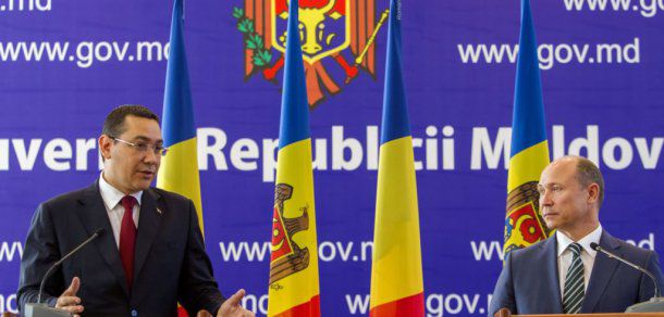 Premierul Valeriu Streleţ preferă să aibă încredere în Victor Ponta. Foto: rferl.org