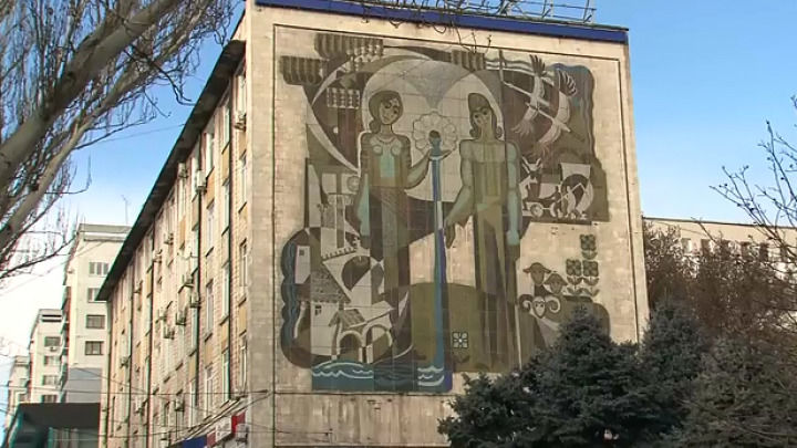 Кишинёвцы смогут выбрать, куда перенести мозаику со здания на бульваре Негруцци.