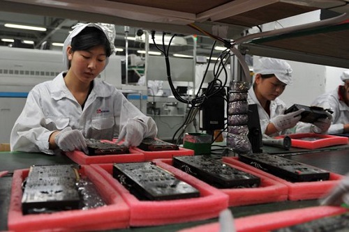 При этом Foxconn будет производить 70% всех iPhone, а старт производства намечен на июль.