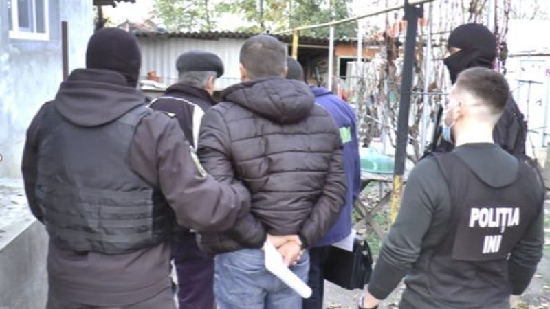 Задержаны члены ОПГ, которые ввезли в Молдову 63 000 фальшивых евро.