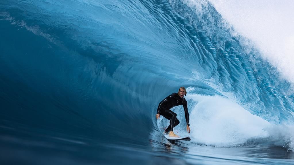 Dramatic: Un surfer, strivit de un val de 19 metri