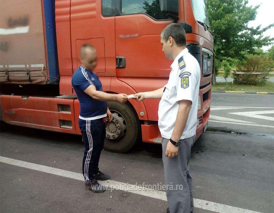Мужчина получил штраф в размере 10 000 румынских леев.