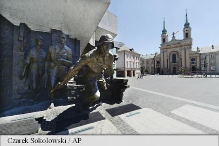 Polonia: Monumentele dedicate gloriei Armatei Roșii vor fi transferate într-un buncăr nuclear. Foto: Agerpres