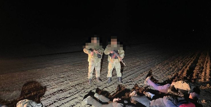 После выстрелов в воздух мужчины сдались служащим ГПСУ.