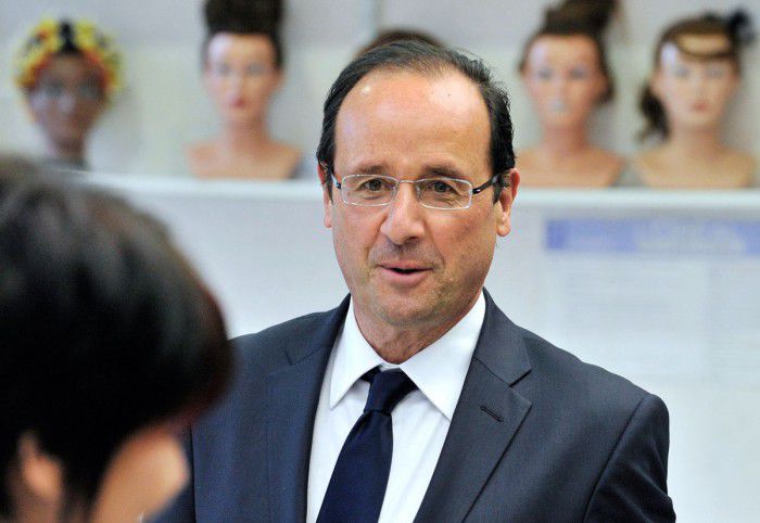 Frizerul președintelui Franței primește un salariu de apoape 10.000 de euro. Foto: bloomberg.com