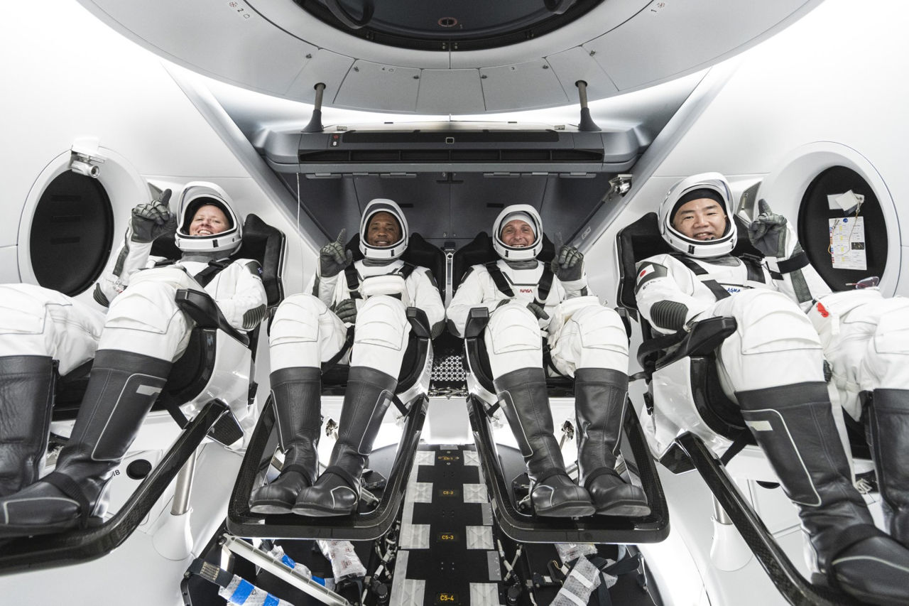 SpaceX успешно доставила на МКС четырех астронавтов.