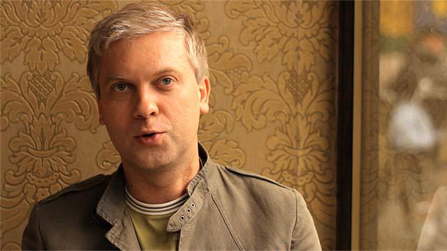 Популярный артист старается лишний раз не "светить" свою супругу и тщательно скрывает новорожденного малыша.
