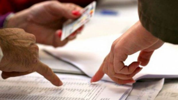 Sondajul a fost realizat pe un eșantion de 1500 de persoane din peste 100 de localități din țară și are o marjă de eroare de + - 2%.