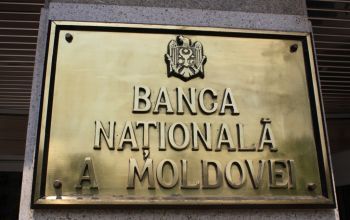 Leul s-a depreciat în raport cu dolarul american