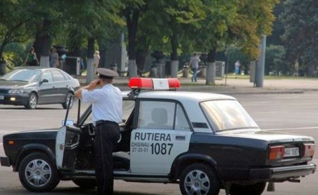 Сотрудники дорожной полиции переходят ко второму этапу экзаменационного процесса.