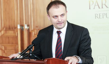 România este un exemplu bun de urmat în lupta cu corupția. Foto: jurnal.md
