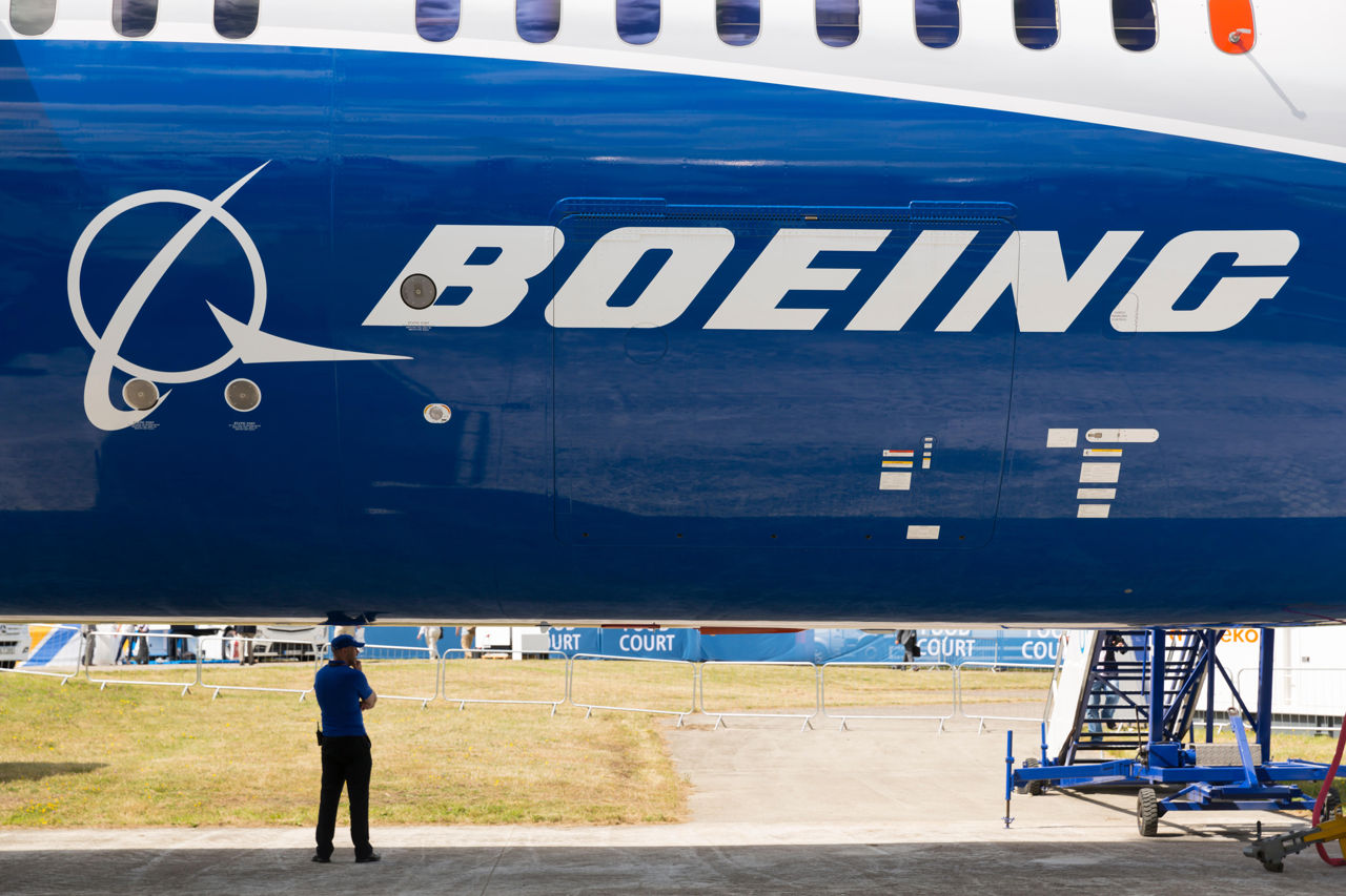 Boeing va concedia zeci de mii de angajați din cauza grevei de la o fabrică.