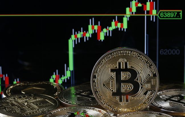 Биткойн перешел к быстрому росту и превысил отметку 43 000 долларов.