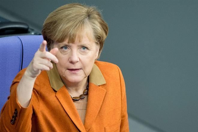 În aceeași zi, cancelarul german Angela Merkel a declarat că aderarea Crimeei la Rusia contravine dreptului internațional.