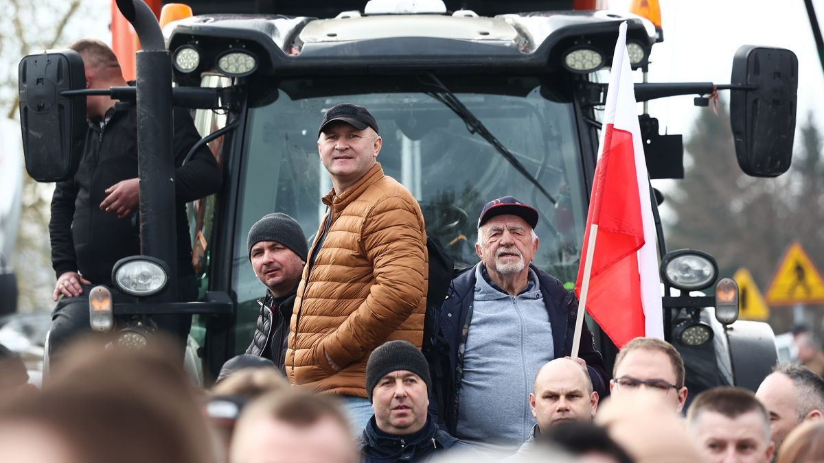 Fermierii polonezi vor bloca din nou transportul de mărfuri la granița cu Ucraina