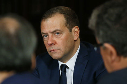Dmitri Medvedev acuză SUA de declanșarea unui război comercial