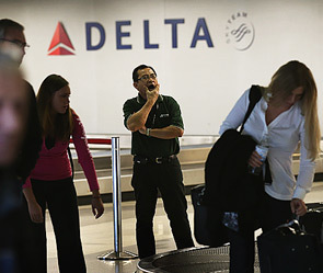 Американская авиакомпания Delta Airlines продавала билеты на внутренние рейсы по цене в несколько раз ниже обычной.  Фото: Getty Images/Fotobank.ru