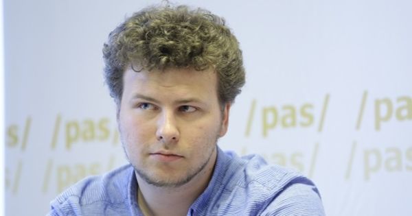 Кандидат от избирательного блока ACUM Дан Перчун. 