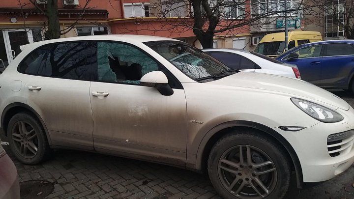 Еще один столичный водитель нашёл свой автомобиль разбитым. 
