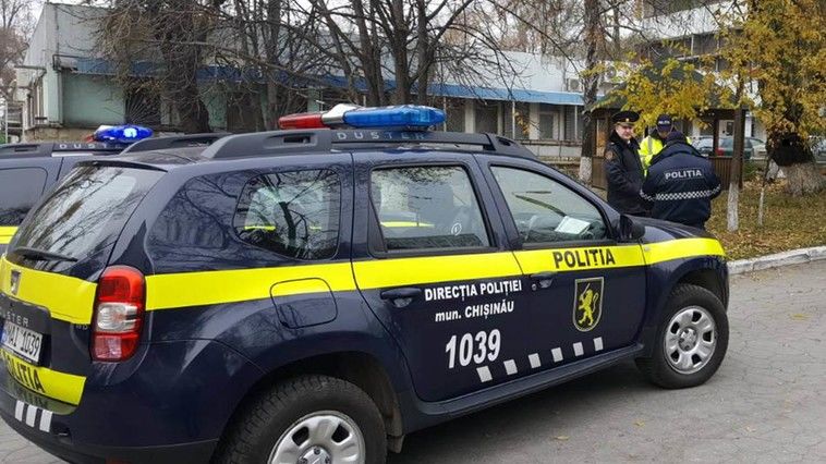 На Чеканах у многоквартирного дома обнаружен труп женщины.