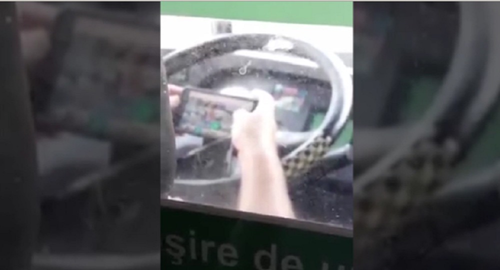 Un șofer din Singapore s-a luat la harță cu un pieton care vâna Pokemoni. Foto: Ruptly