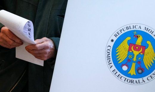 По различным причинам испортили бюллетени для голосования 120 местных жителей.