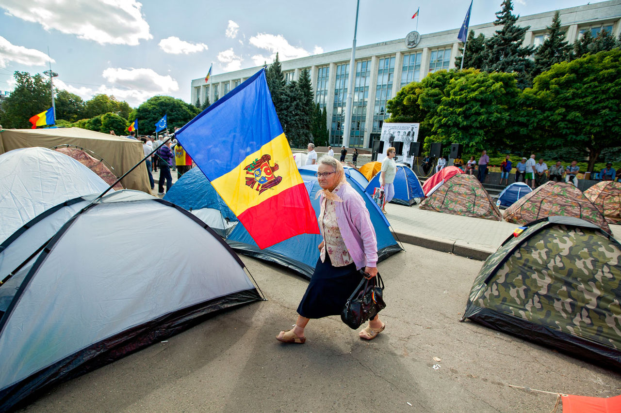 Палаточный городок все больше раздражает жителей Кишинева.
