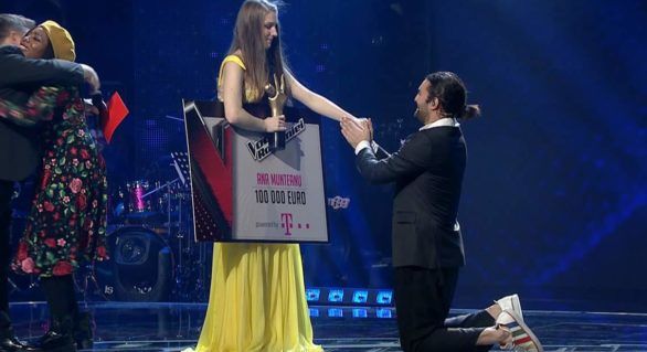 Молдаванка Анна Мунтяну стала победительницей конкурса Vocea României 2017.