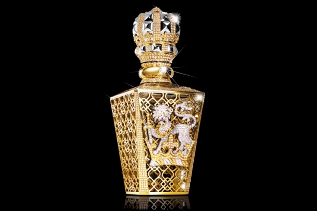 Aproximativ 230 de mii de dolari. Atât costă cel mai scump parfum din lume.