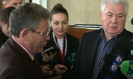 Mihai Ghimpu, îl îndeamnă pe preşedintele PCRM, Vladimir Voronin, să nu se alieze cu trădătorii. 
