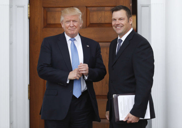 Дональда Трамп и Крис Кобач.