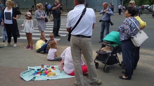Адвокат ребенка Майя Бэнэреску утвреждает, что протесты не являются благоприятной для детей средой. Фото: publika.md.