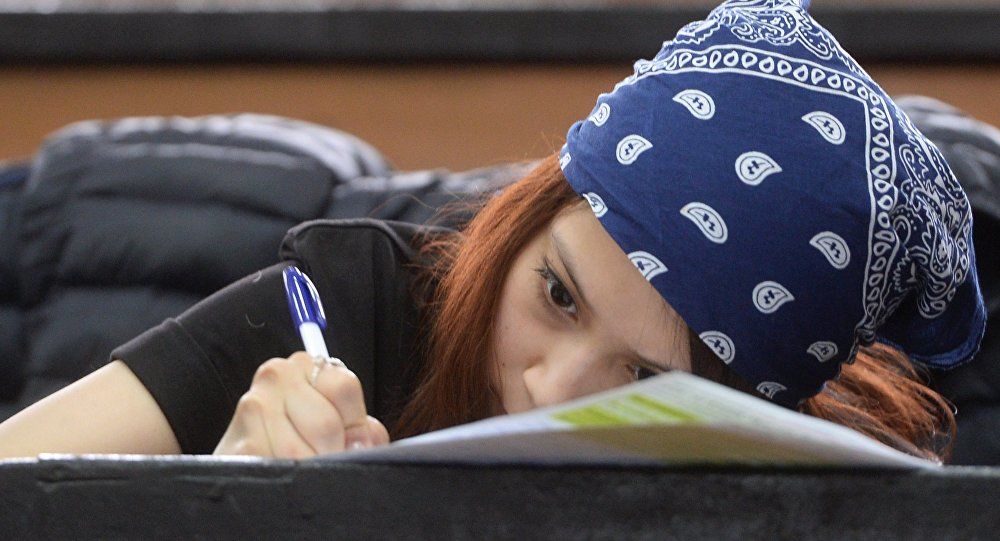 Высказываются жители Молдовы и за введение часов по всемирной литературе, а также культурологии и естествознанию.