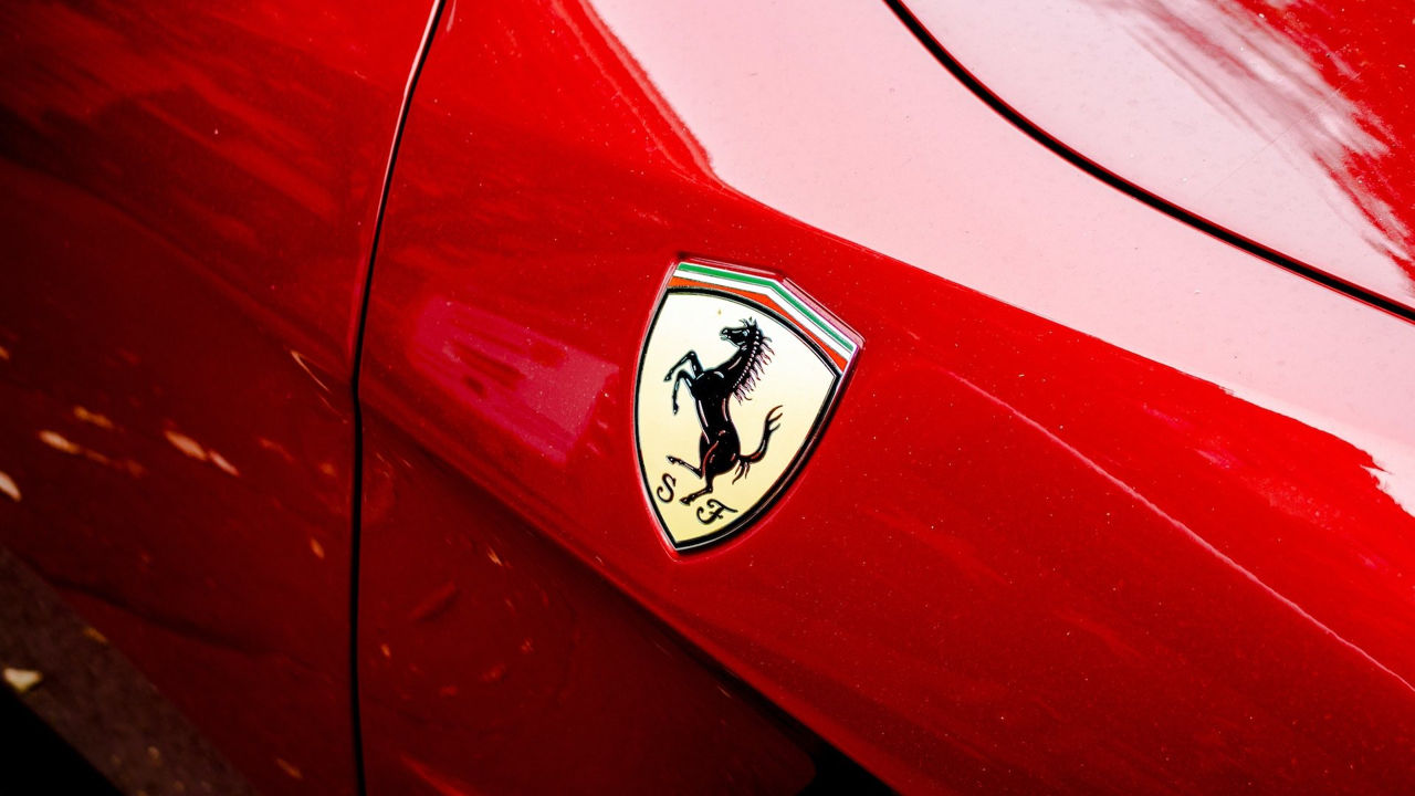 Ferrari разрешила покупателям из США расплачиваться в криптовалюте.