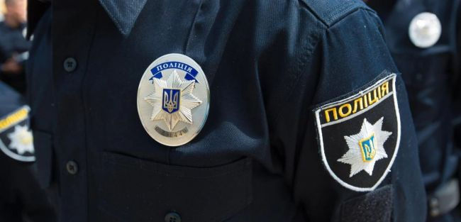 Un polițist ucrainean și-a lăsat soția la frontieră și a fugit în Moldova.