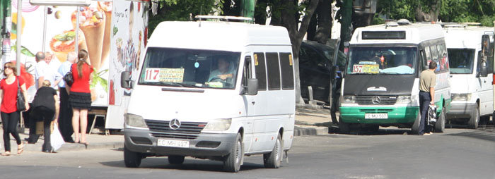 Администраторы микроавтобусов заявили, что они готовы сдаться, но ненадолго. 