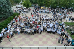 В Комрате народ вышел на протест.