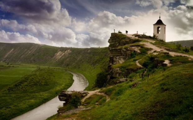 Republica Moldova se numără printre ţările cu destul de puţini turişti, în care vizitatorii au şansa să socializeze mai mult cu localnicii. Foto: unimedia.info