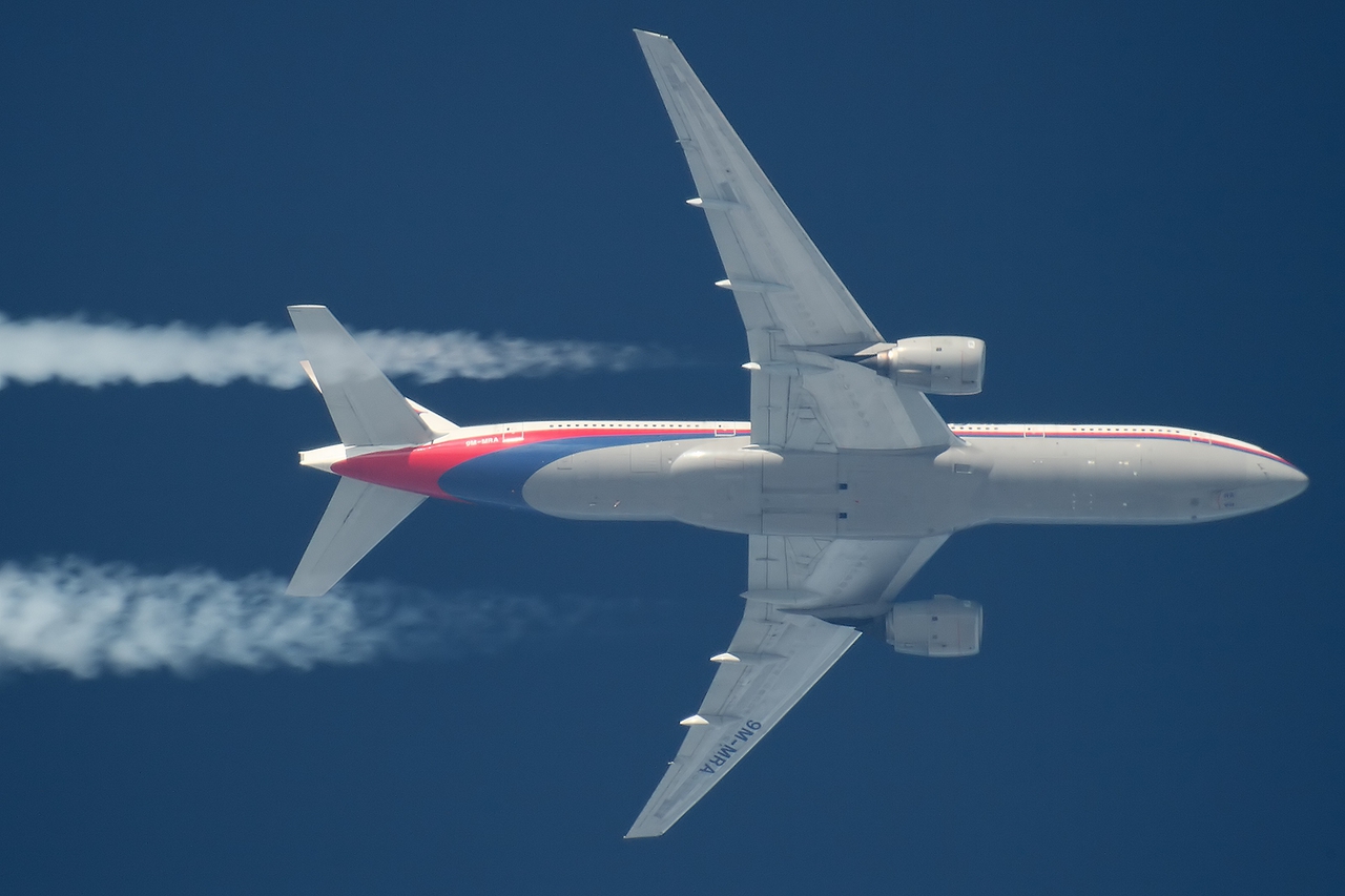 ​Boeing 777 Malaysia Airlines отклонился от курса перед падением.